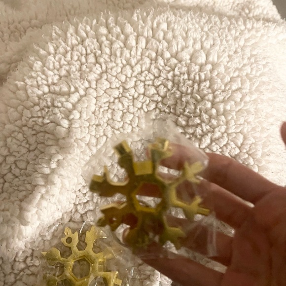 Gold Snowflake multi screwdriver tool keychains 2 - Picture 1 of 1